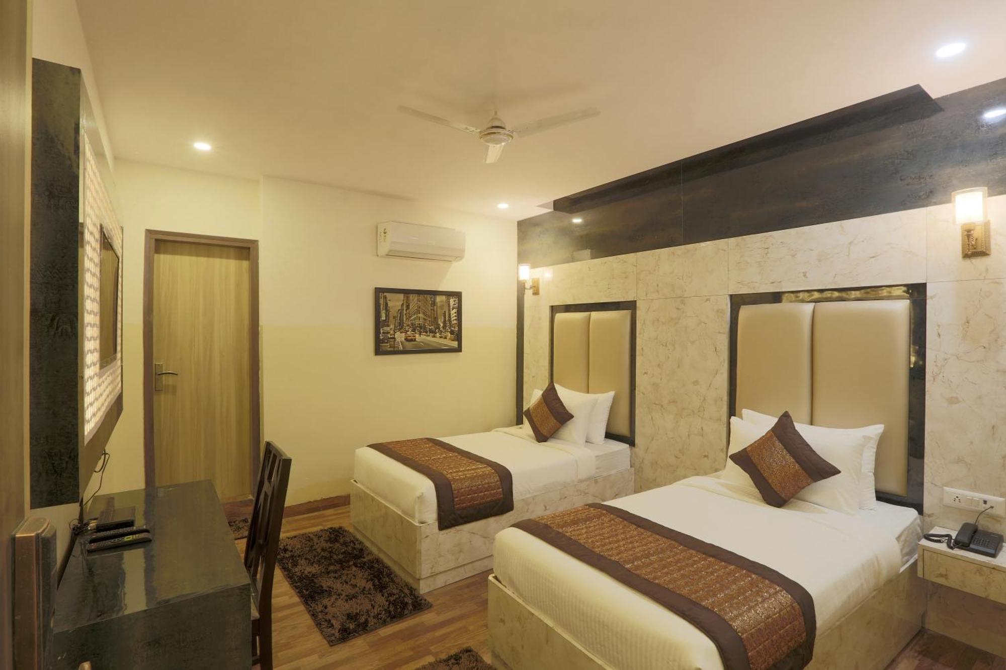 ニューデリー Plazzo Prime Plaza At Delhi Airport Bed & Breakfast エクステリア 写真